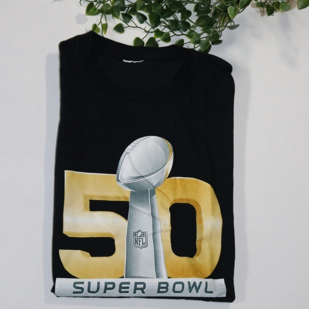 EXCELLENT CONDITION: Super Bowl 50 T-Shirt.